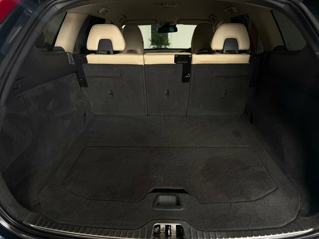 Volvo XC60 Estate White #41