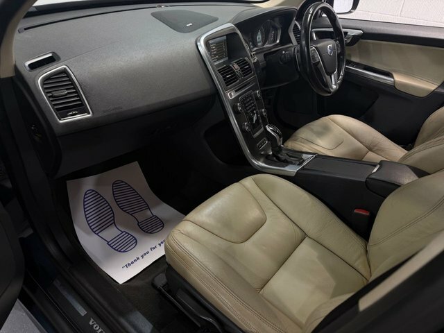 Volvo XC60 Estate White #31