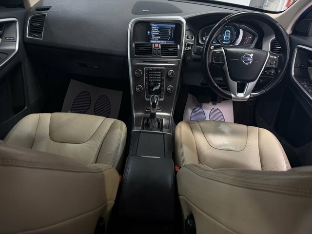 Volvo XC60 Estate White #8