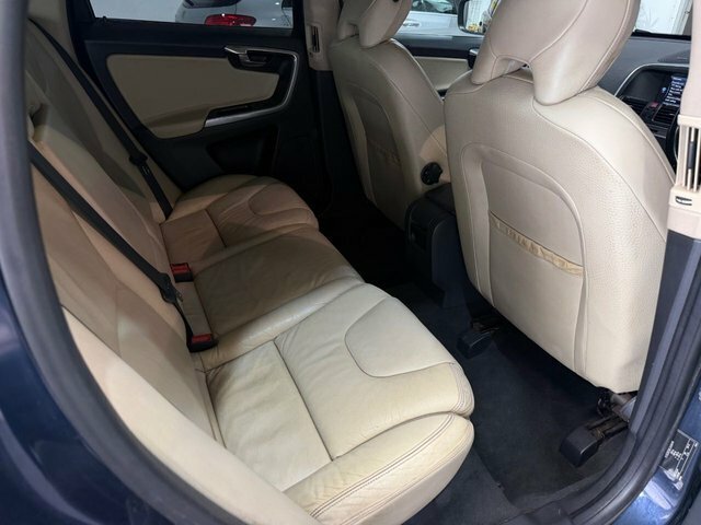 Volvo XC60 Estate White #36
