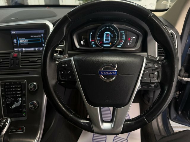 Volvo XC60 Estate White #10