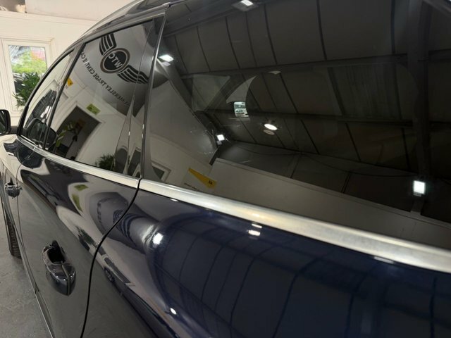 Volvo XC60 Estate White #38