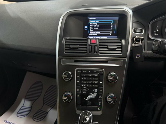 Volvo XC60 Estate White #19
