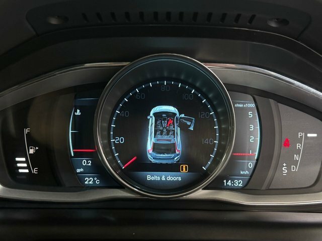 Volvo XC60 Estate White #14