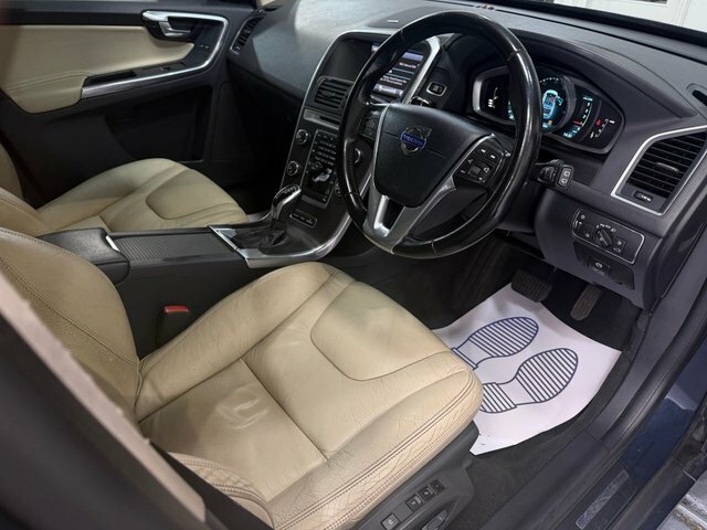Volvo XC60 Estate White #9