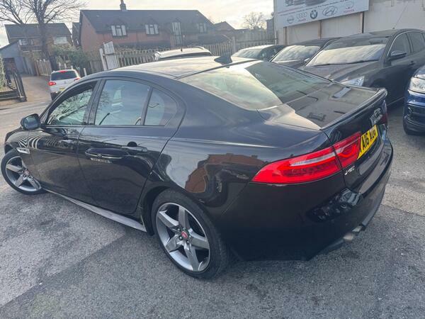 Jaguar XE Xe R-sport I Green #10