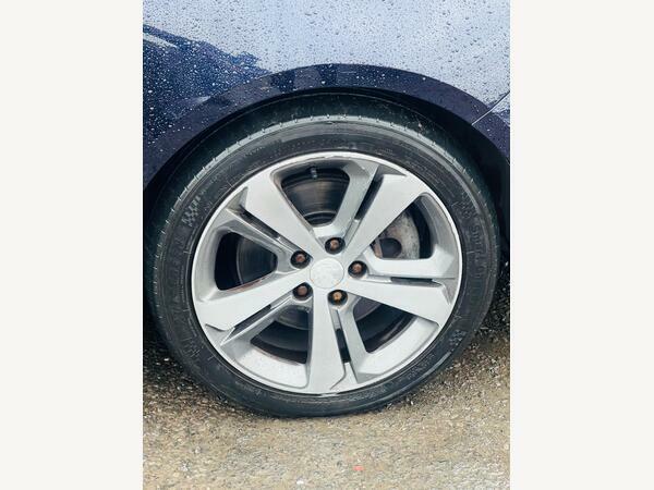 Peugeot 308 308 Active E-thp White #28