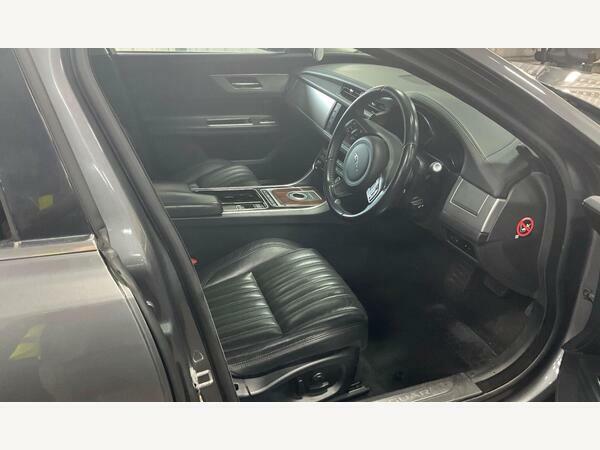 Jaguar XF D V6 S Gold #11