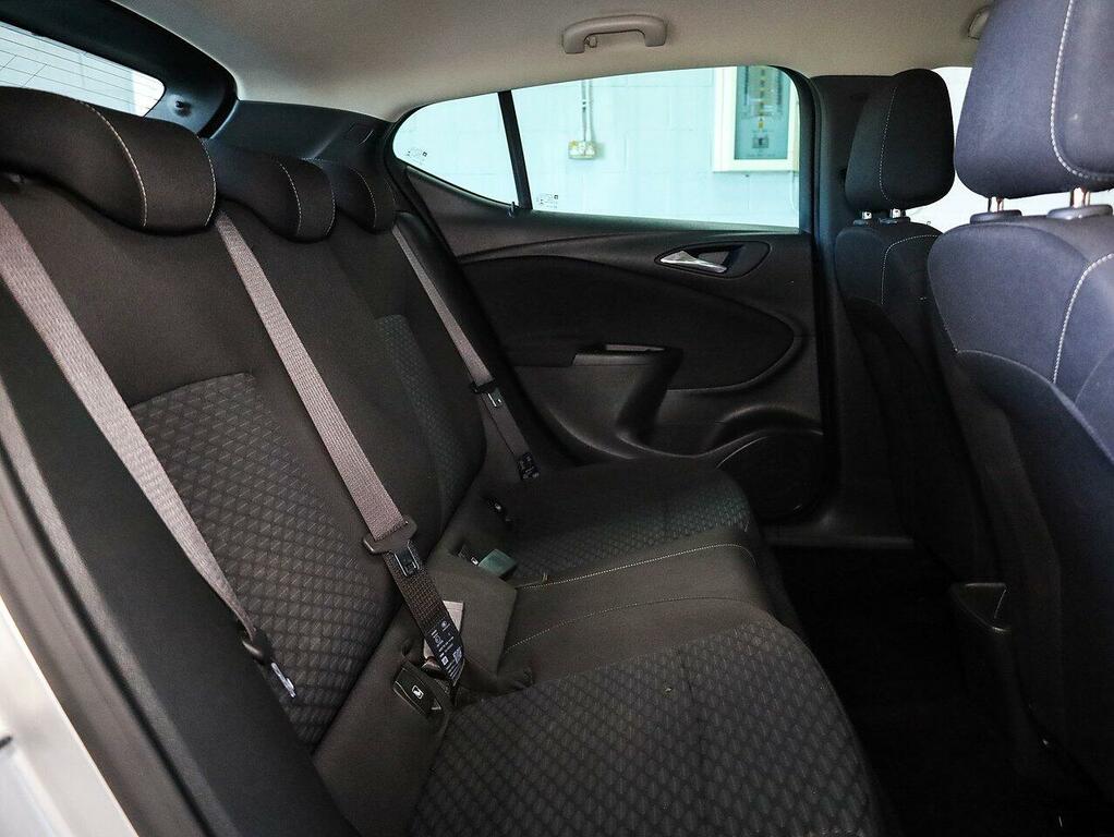 Vauxhall Astra Cdti Ecotec Blueinjection Design Hatchback DU69ODS Silver #3