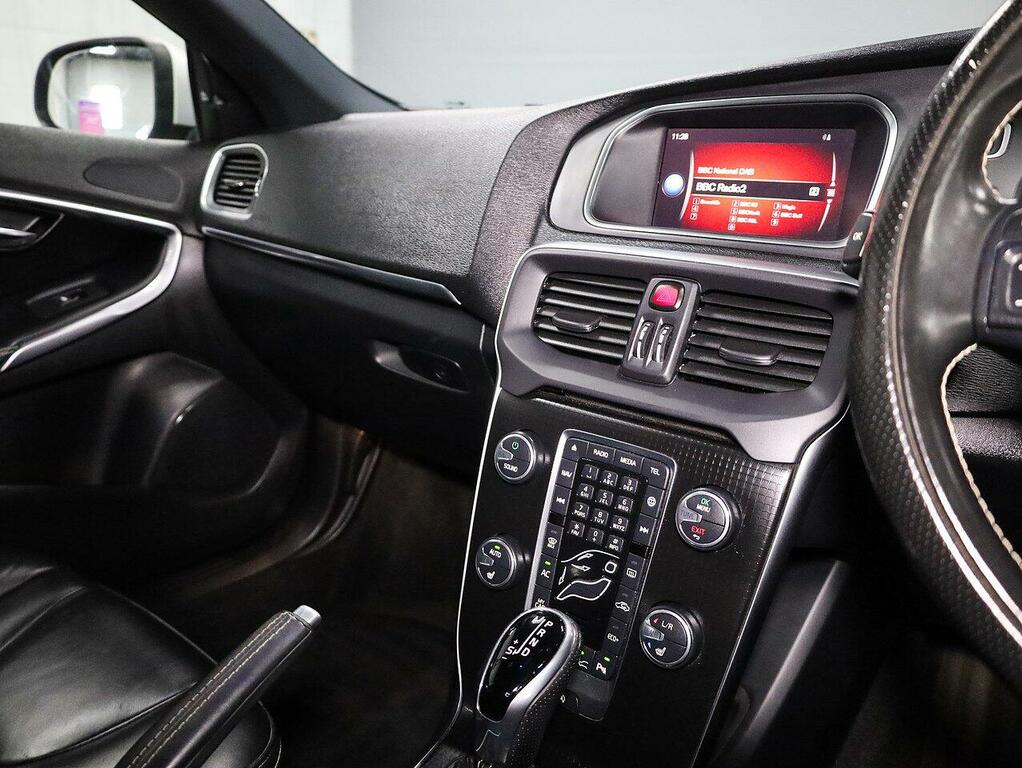 Volvo V40 D4 R-design Pro Hatchback KY18MUU White #4