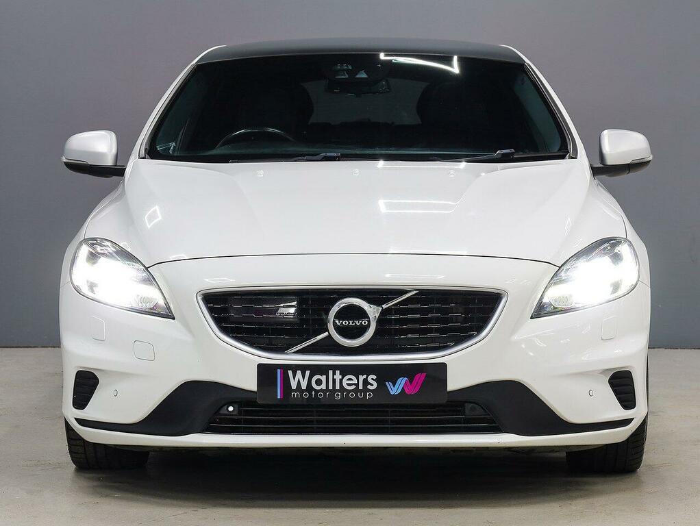 Volvo V40 D4 R-design Pro Hatchback White