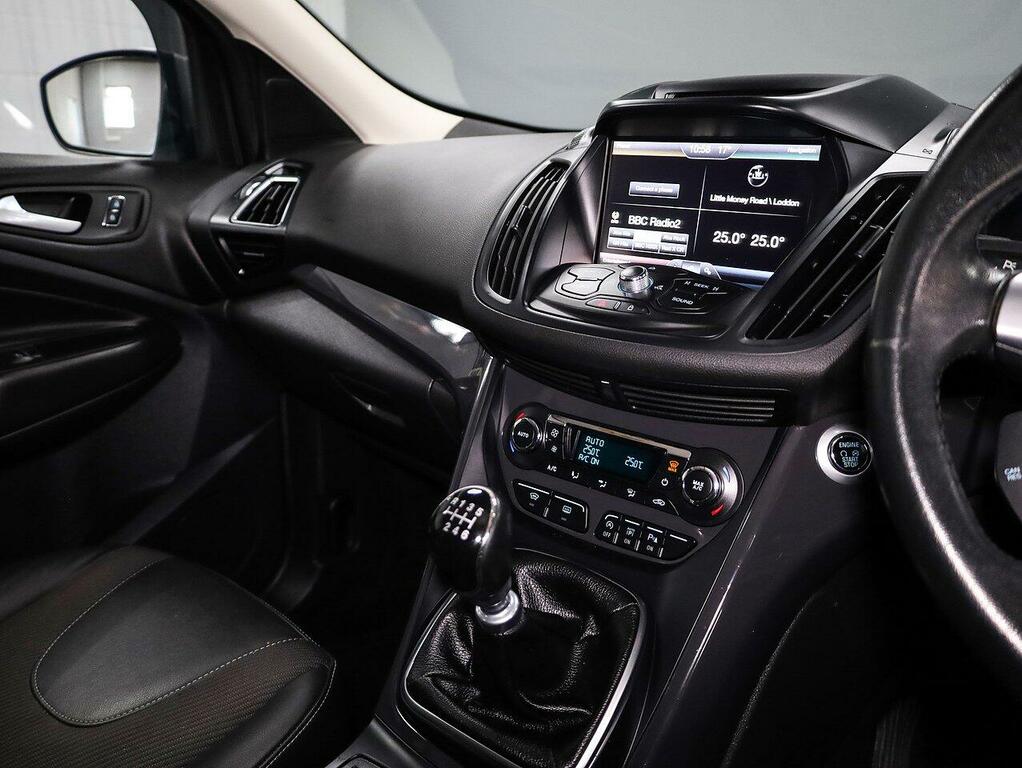 Ford Kuga Tdci Titanium Sport Suv White #4