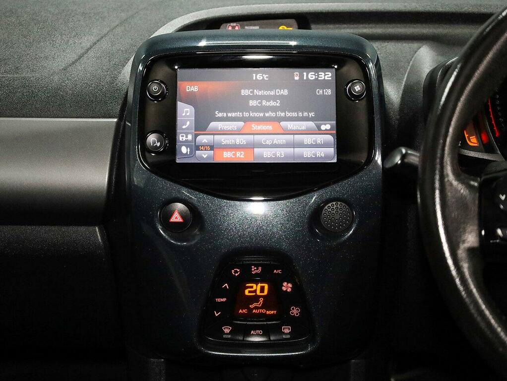 Toyota Aygo Vvt-i X-press Hatchback A068OSU Grey #4