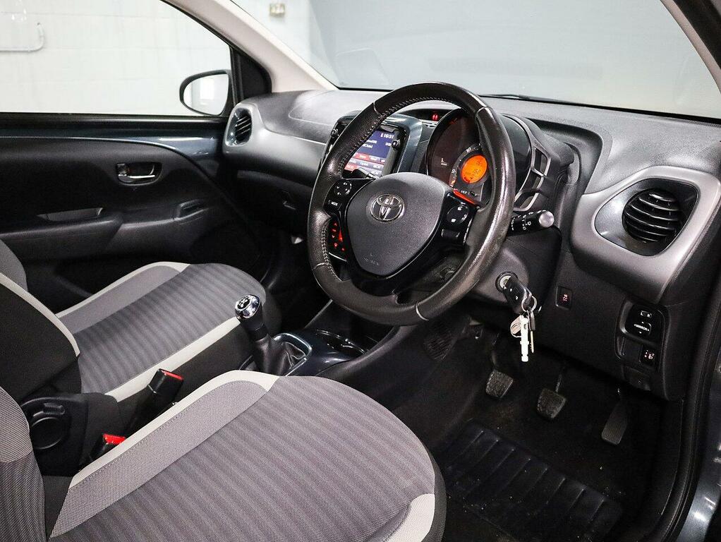Toyota Aygo Vvt-i X-press Hatchback A068OSU Grey #3