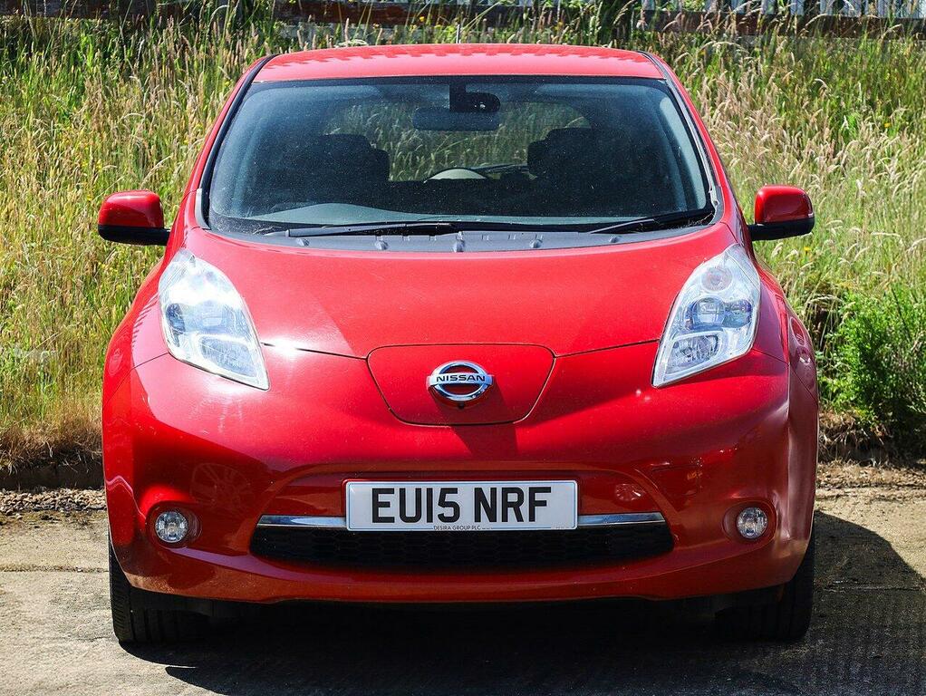 Nissan Leaf Tekna Hatchback Red