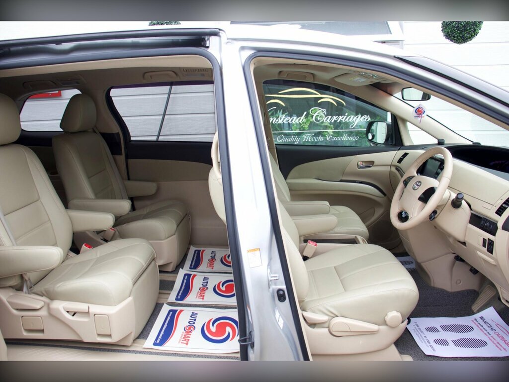Toyota Estima Mpv White #15