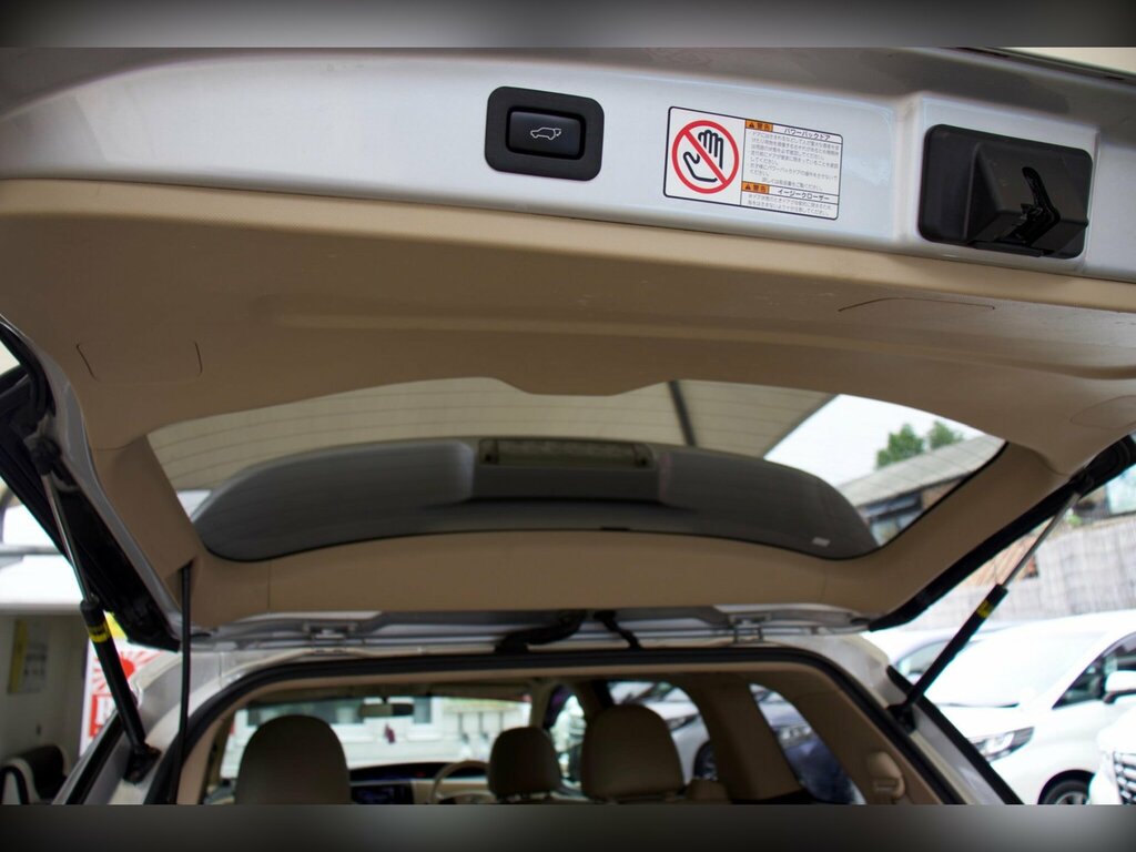 Toyota Estima Mpv White #12