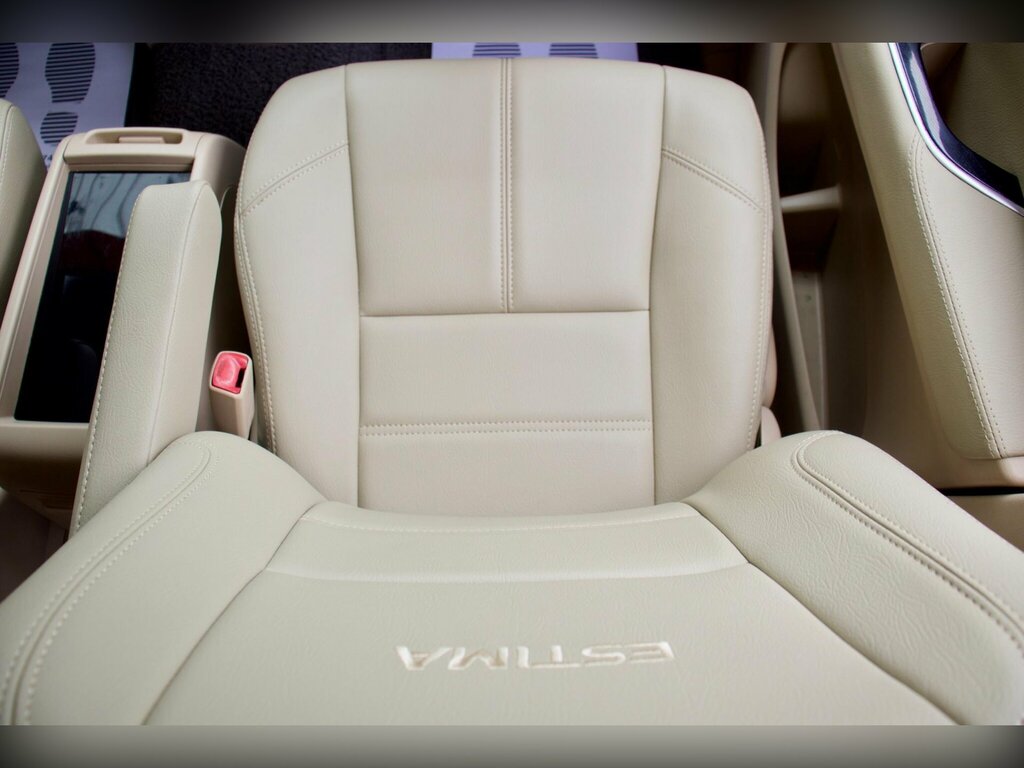 Toyota Estima Mpv White #21