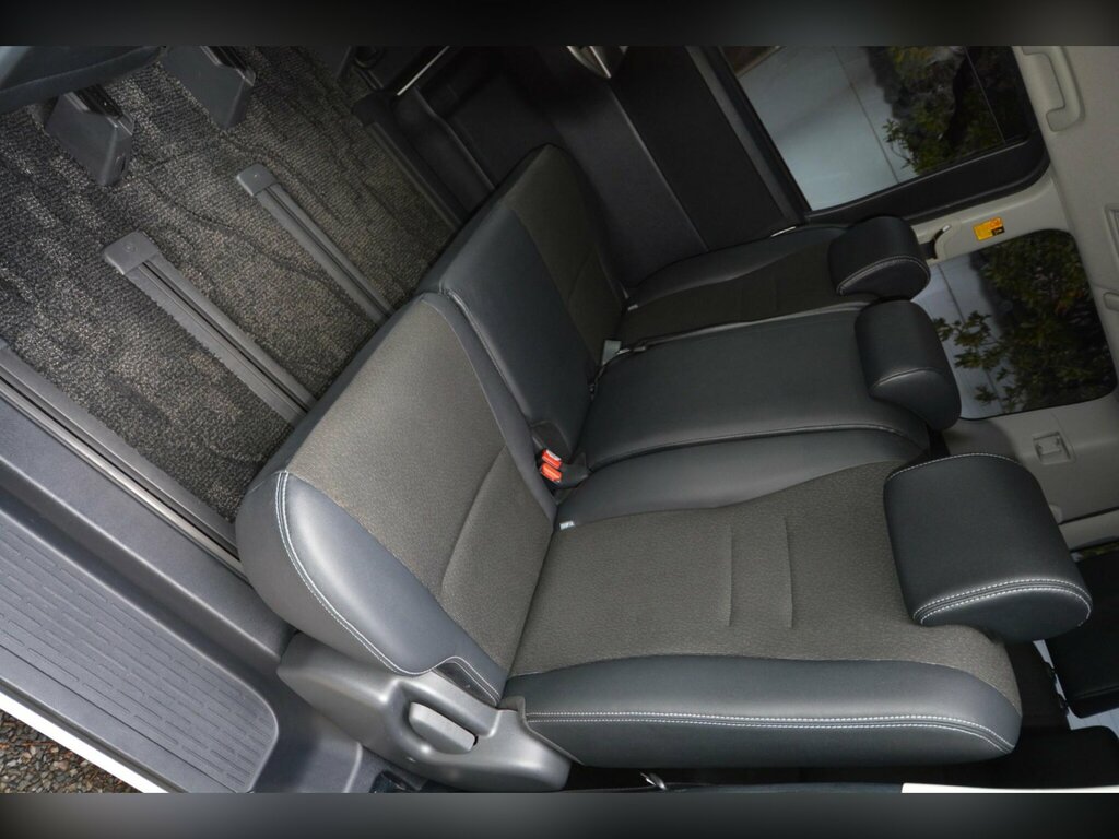 Toyota Voxy Mpv 2.0 8 Seats Ulez Compliance 201363 Black #29