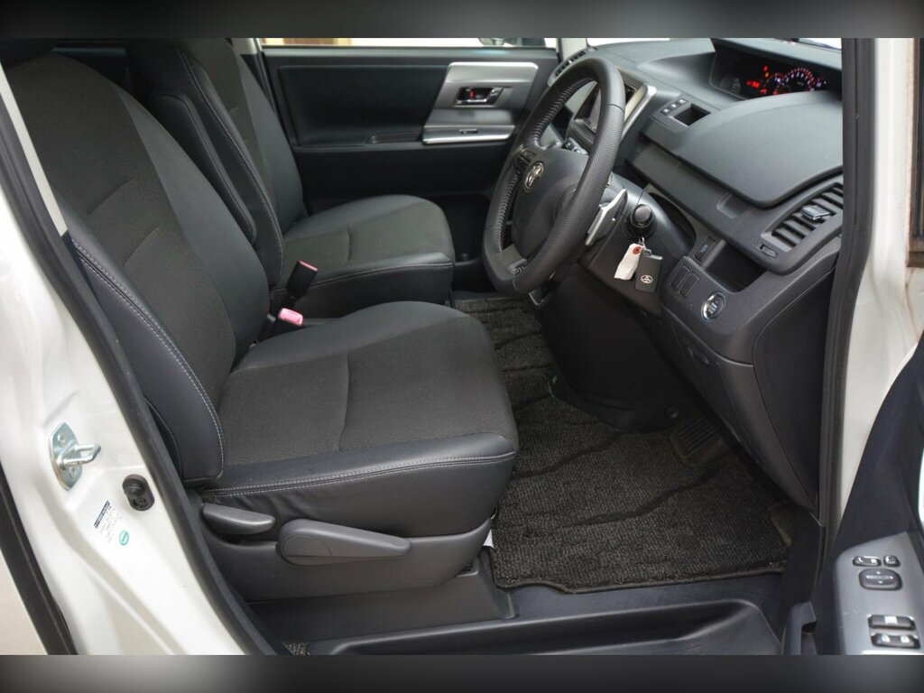 Toyota Voxy Mpv 2.0 8 Seats Ulez Compliance 201363 Black #25