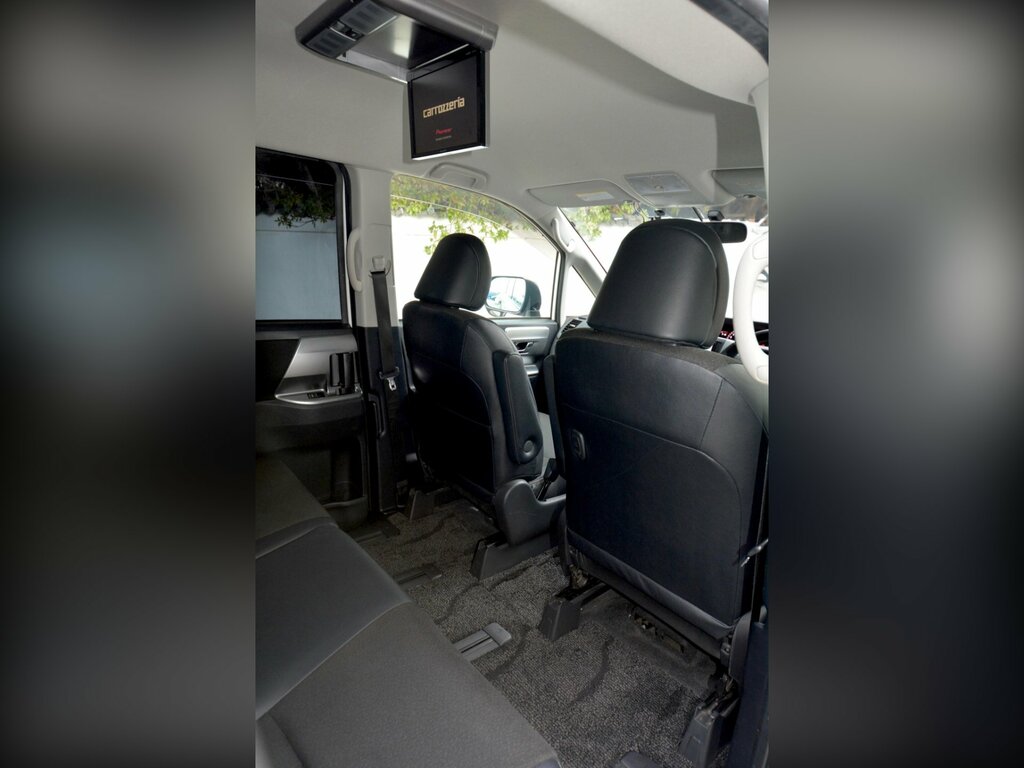 Toyota Voxy Mpv 2.0 8 Seats Ulez Compliance 201363 Black #21