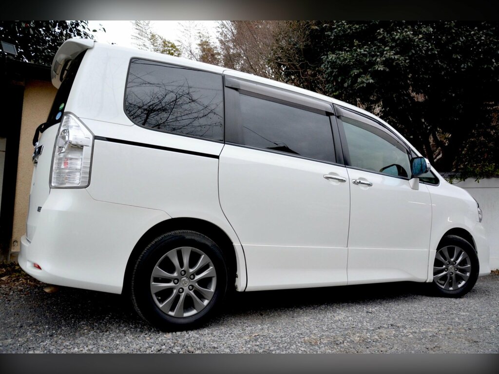Toyota Voxy Mpv 2.0 8 Seats Ulez Compliance 201363 Black #8