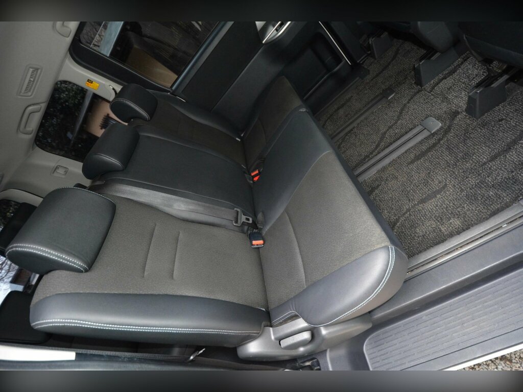 Toyota Voxy Mpv 2.0 8 Seats Ulez Compliance 201363 Black #22