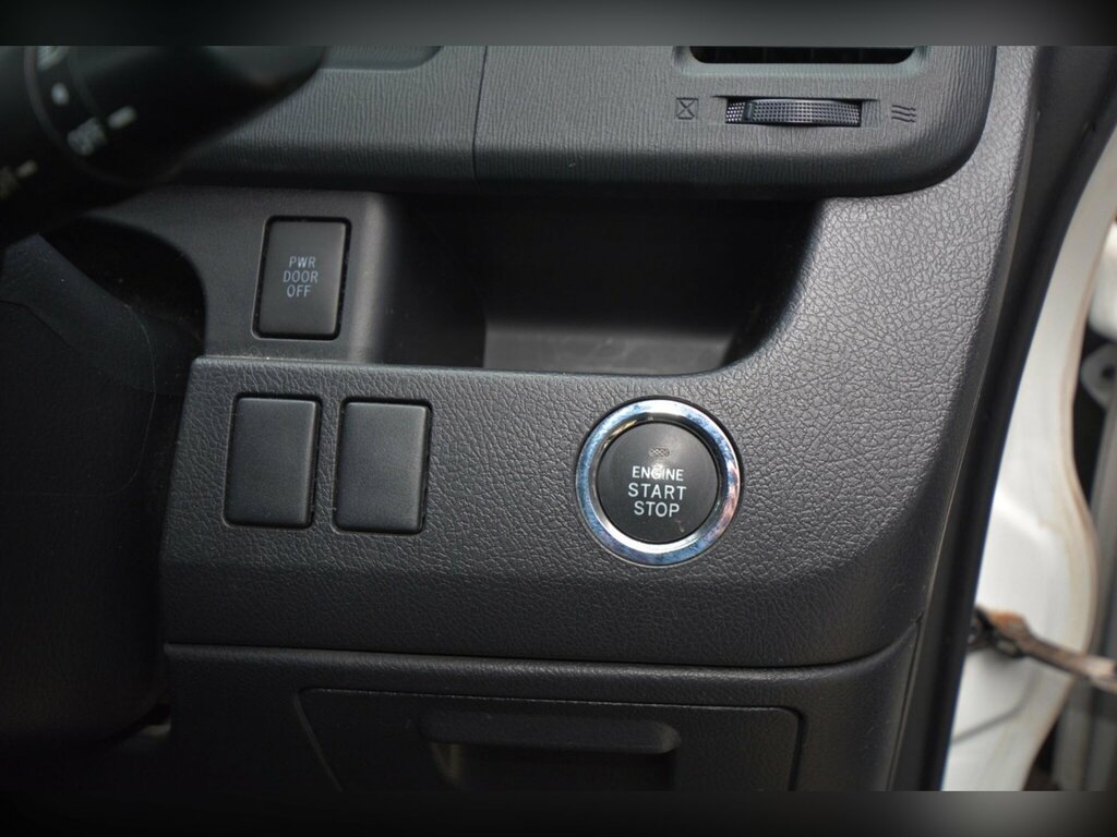 Toyota Voxy Mpv 2.0 8 Seats Ulez Compliance 201363 Black #39