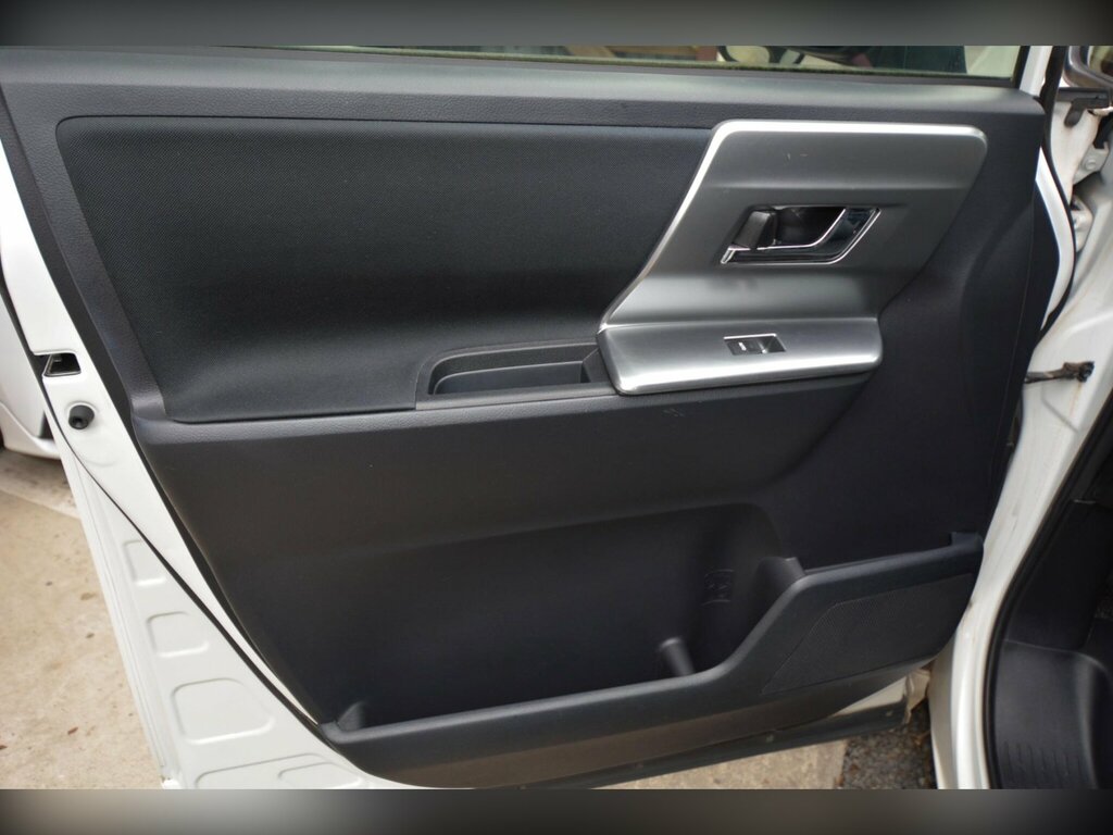 Toyota Voxy Mpv 2.0 8 Seats Ulez Compliance 201363 Black #27