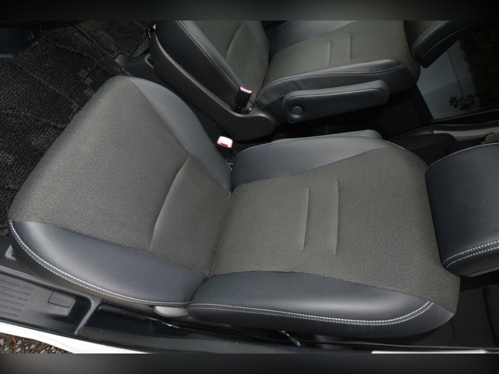 Toyota Voxy Mpv 2.0 8 Seats Ulez Compliance 201363 Black #24