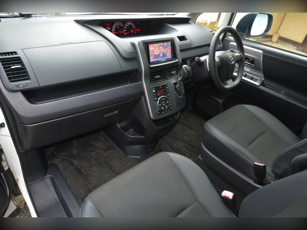 Toyota Voxy Mpv 2.0 8 Seats Ulez Compliance 201363 Black #23