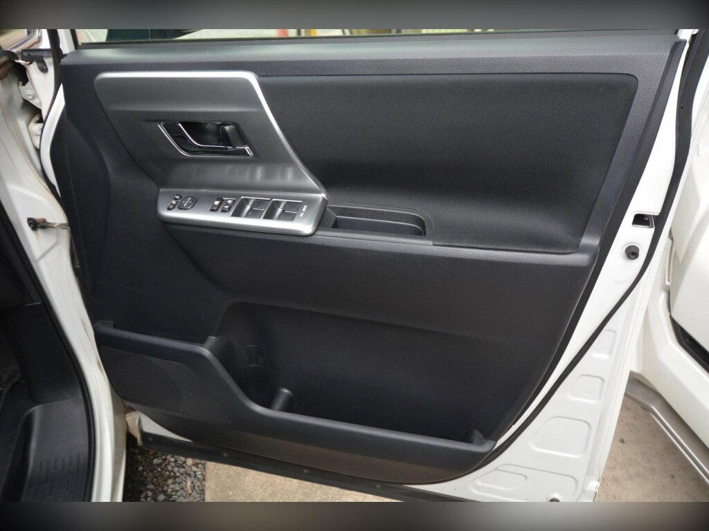 Toyota Voxy Mpv 2.0 8 Seats Ulez Compliance 201363 Black #20