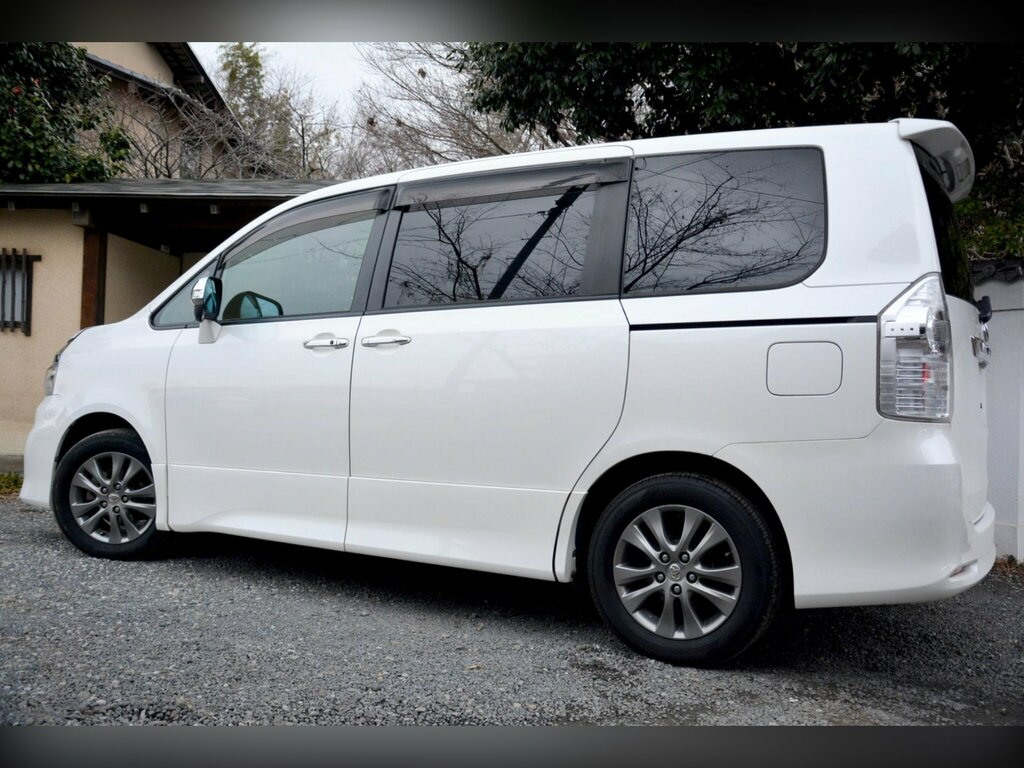 Toyota Voxy Mpv 2.0 8 Seats Ulez Compliance 201363 Black #15