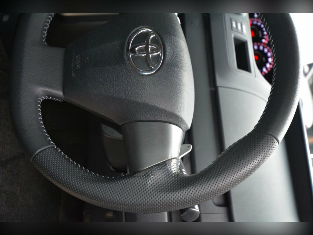 Toyota Voxy Mpv 2.0 8 Seats Ulez Compliance 201363 Black #40