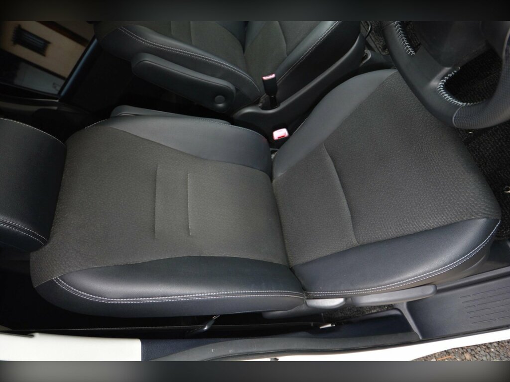 Toyota Voxy Mpv 2.0 8 Seats Ulez Compliance 201363 Black #19