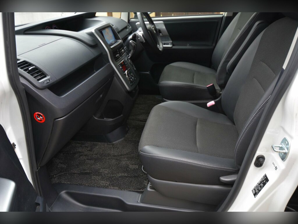 Toyota Voxy Mpv 2.0 8 Seats Ulez Compliance 201363 Black #26