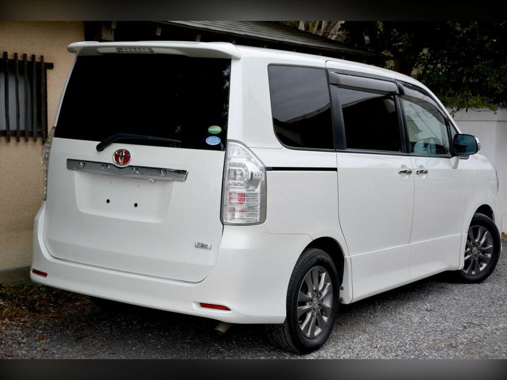 Toyota Voxy 2.0 Zs Kiramaki Aero Styling - 8 Seater White #6