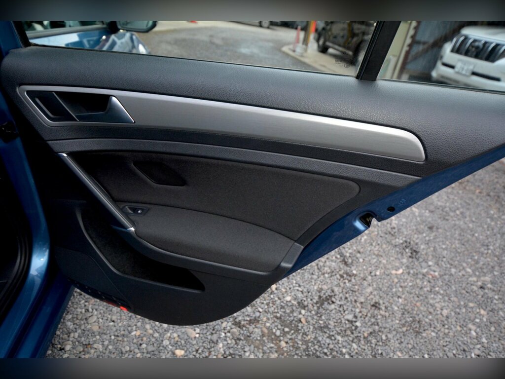 Volkswagen Golf Black #25