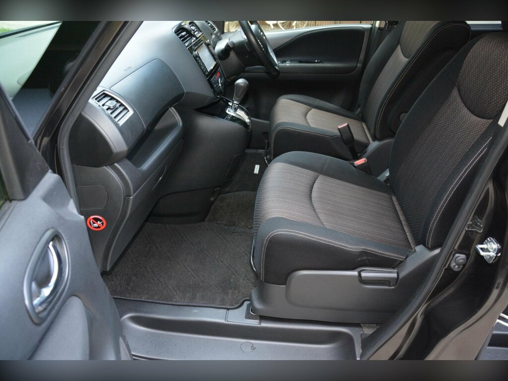 Nissan Serena Automatic 5dr White #28