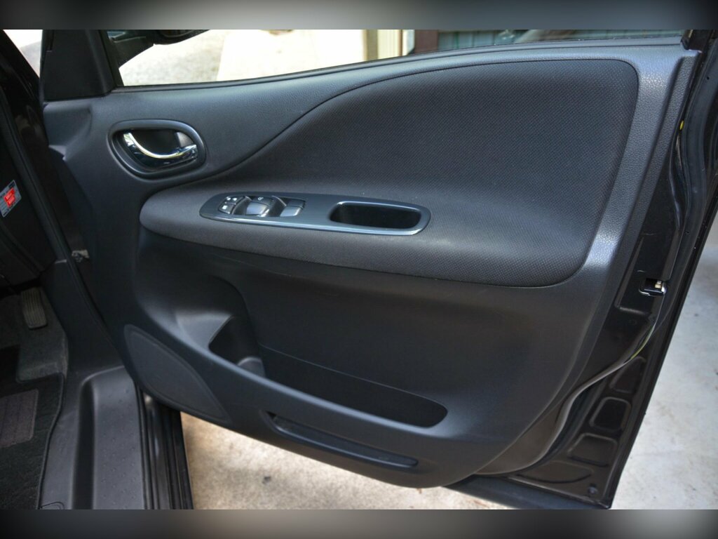 Nissan Serena Automatic 5dr White #20