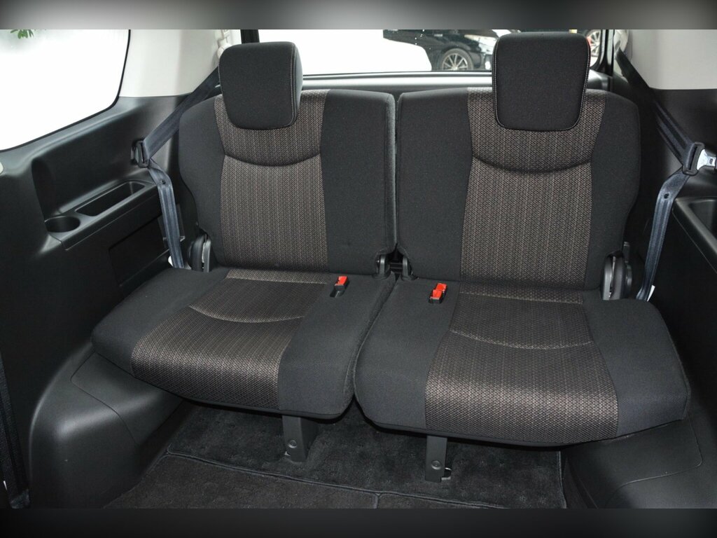Nissan Serena Automatic 5dr White #36