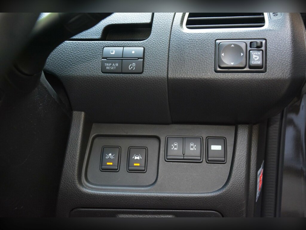 Nissan Serena Automatic 5dr White #52