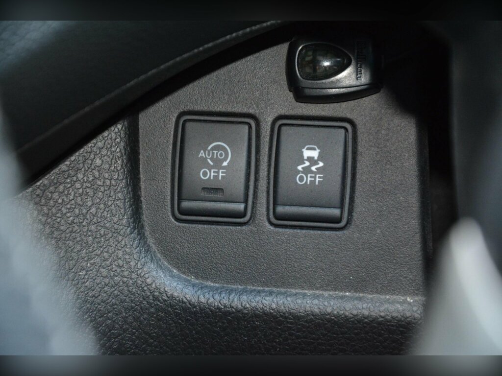 Nissan Serena Automatic 5dr White #54