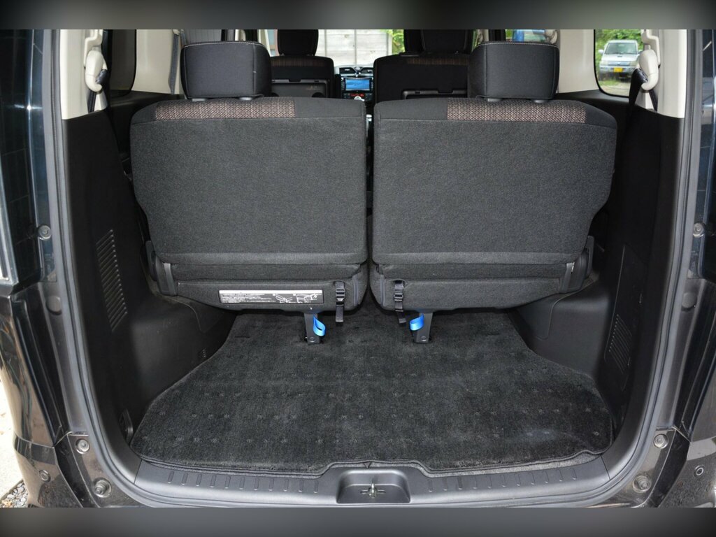 Nissan Serena Automatic 5dr White #38