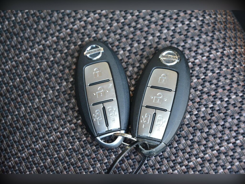 Nissan Serena Automatic 5dr White #49