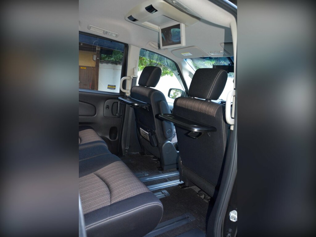 Nissan Serena Automatic 5dr White #21