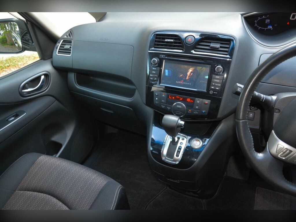 Nissan Serena Automatic 5dr White #55