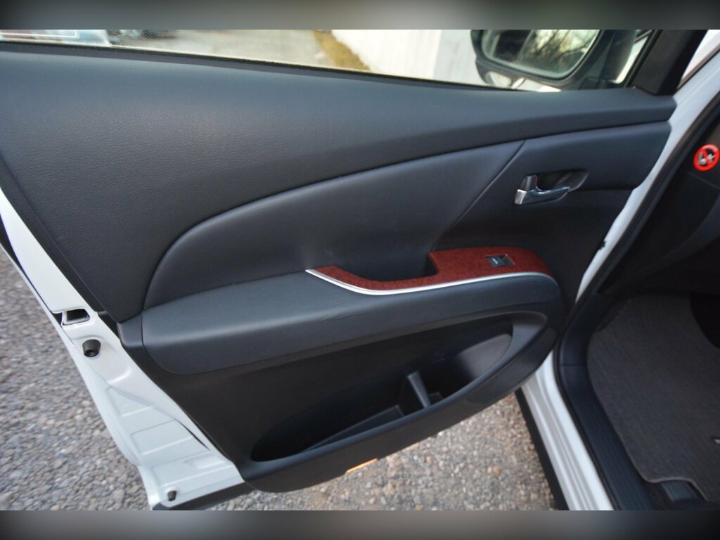 Toyota Estima Hatchback Black #24