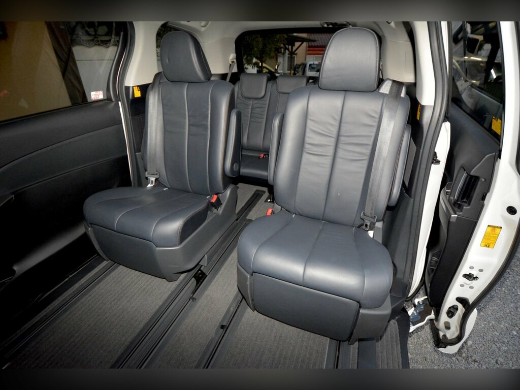 Toyota Estima Hatchback Black #26