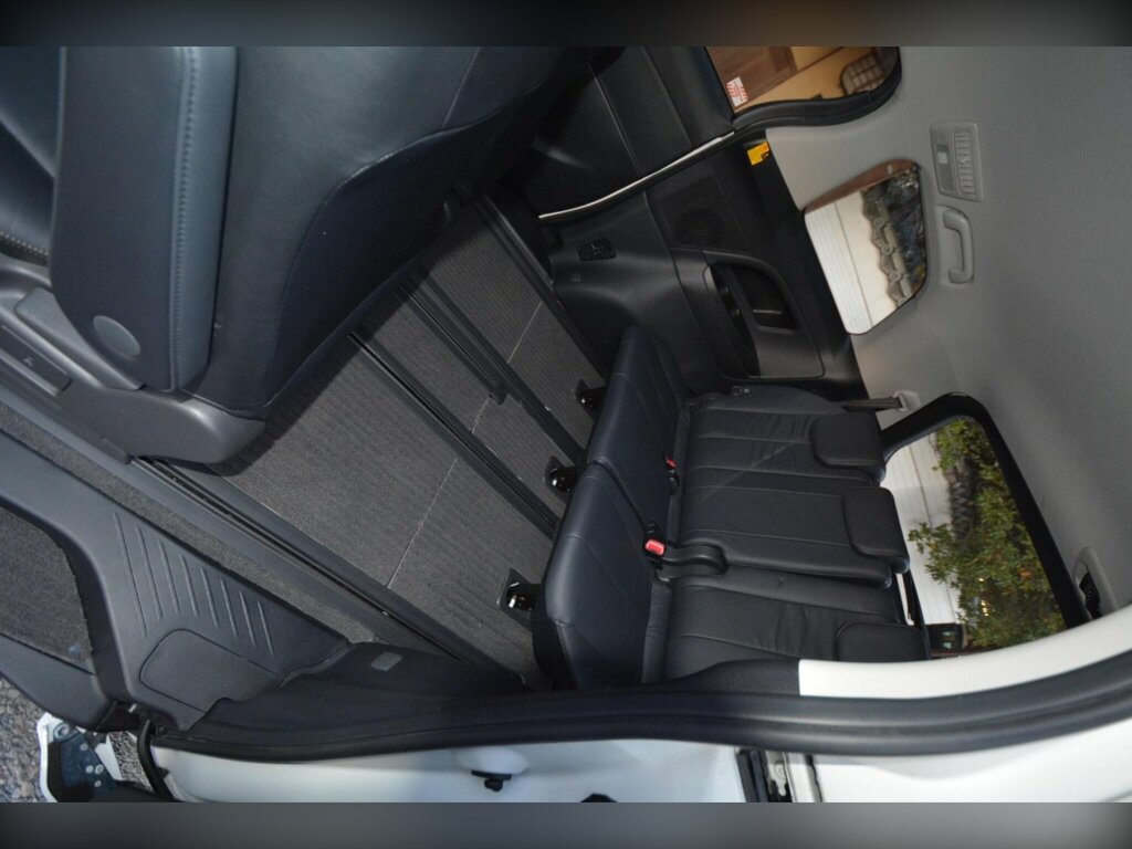 Toyota Estima Hatchback Black #36